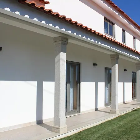 Moradia Dos Telhadinhos Com Piscina * Esposende