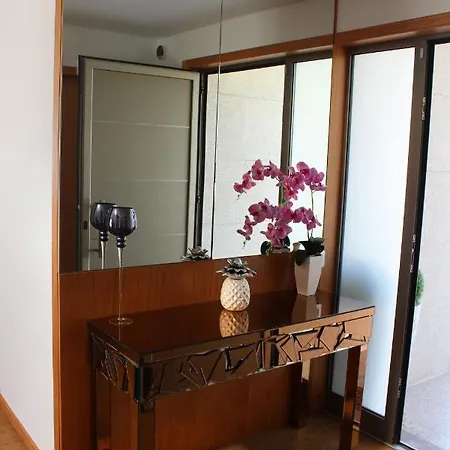 Moradia Dos Telhadinhos Com Piscina
