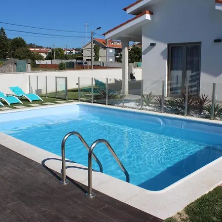 Moradia Dos Telhadinhos Com Piscina Esposende