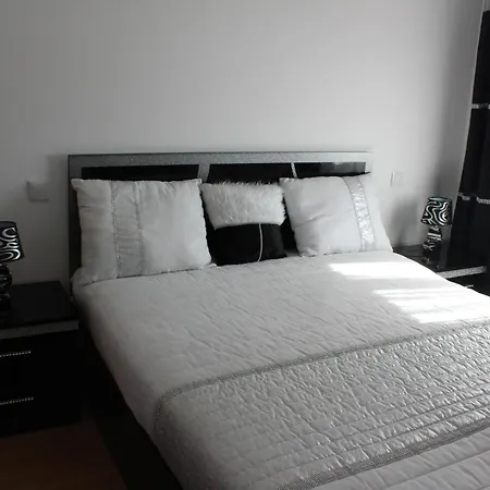 Moradia Dos Telhadinhos Com Piscina Ferienhaus *